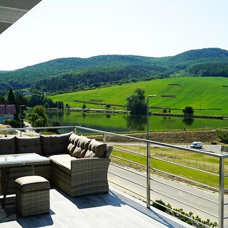 Luxury Villa Moravany nad Vahom ภายนอก รูปภาพ