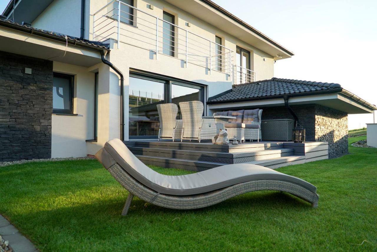 Luxury Villa Moravany nad Vahom ภายนอก รูปภาพ