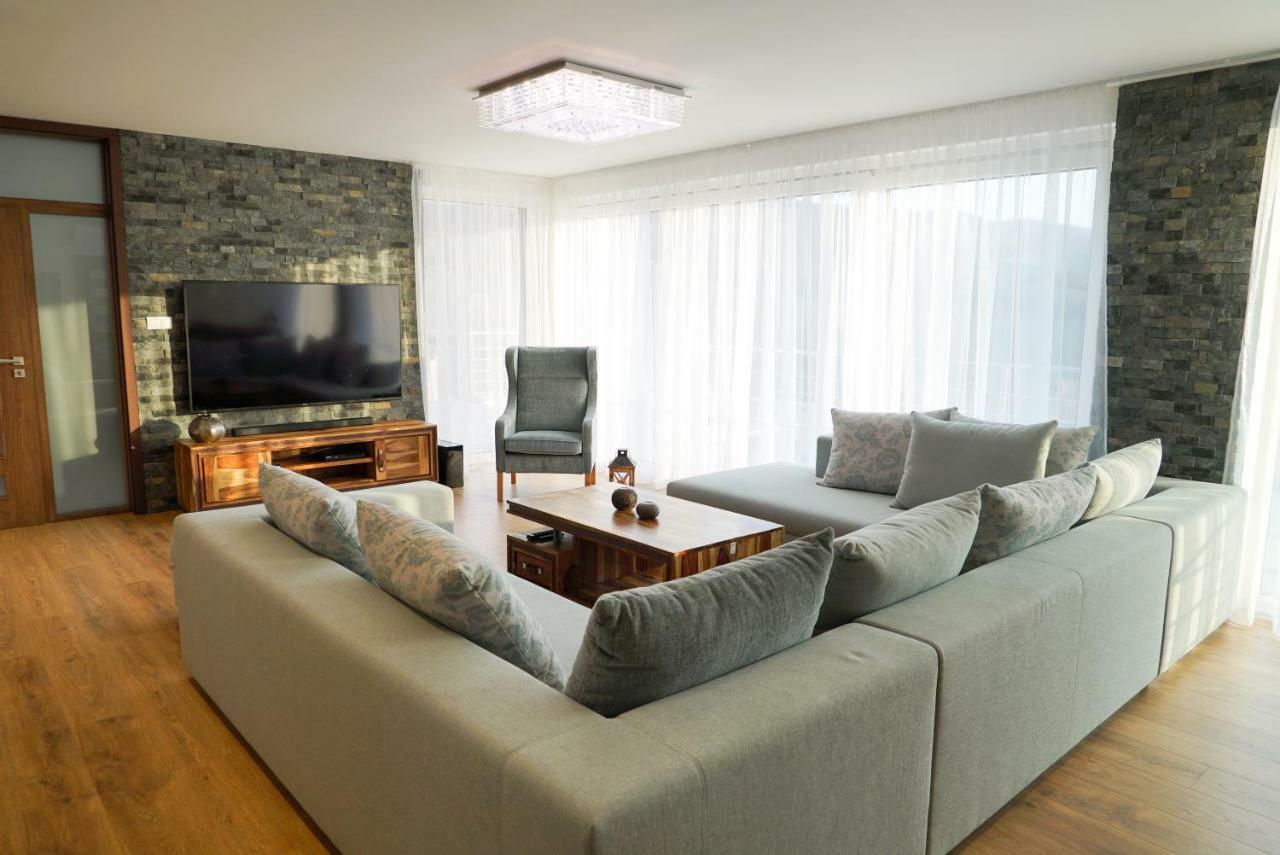 Luxury Villa Moravany nad Vahom ภายนอก รูปภาพ