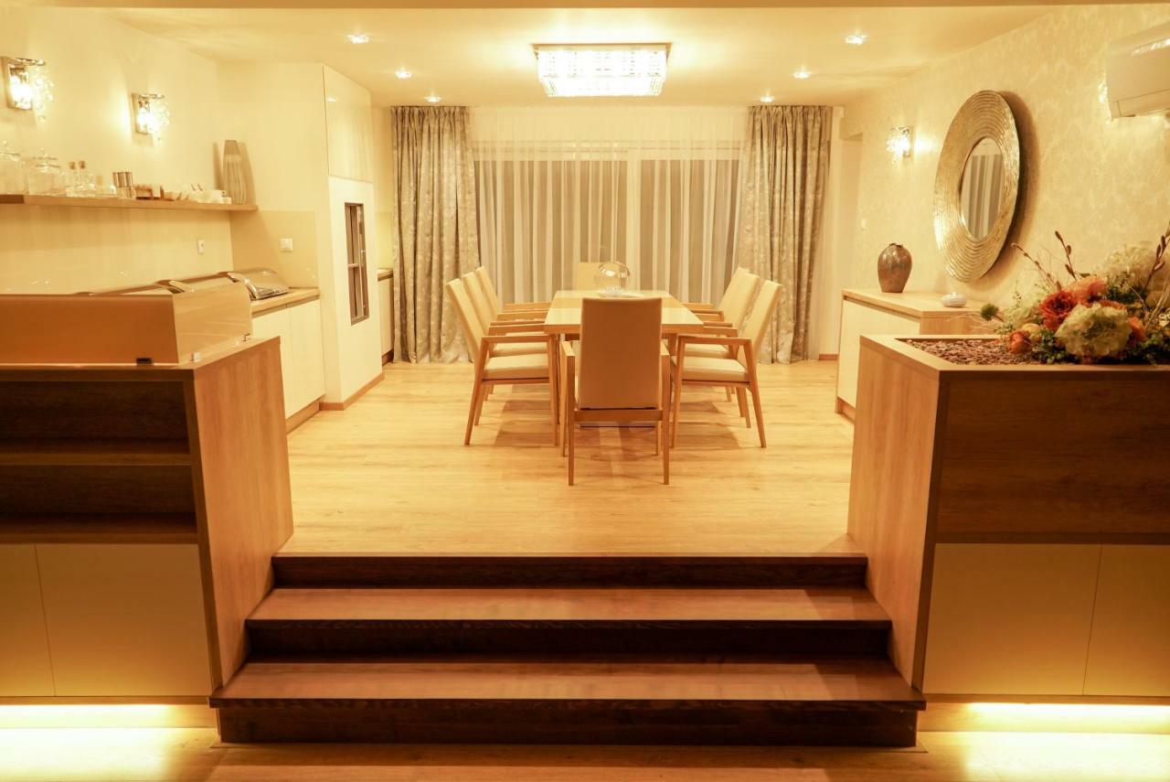 Luxury Villa Moravany nad Vahom ภายนอก รูปภาพ