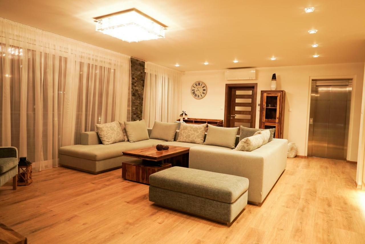 Luxury Villa Moravany nad Vahom ภายนอก รูปภาพ