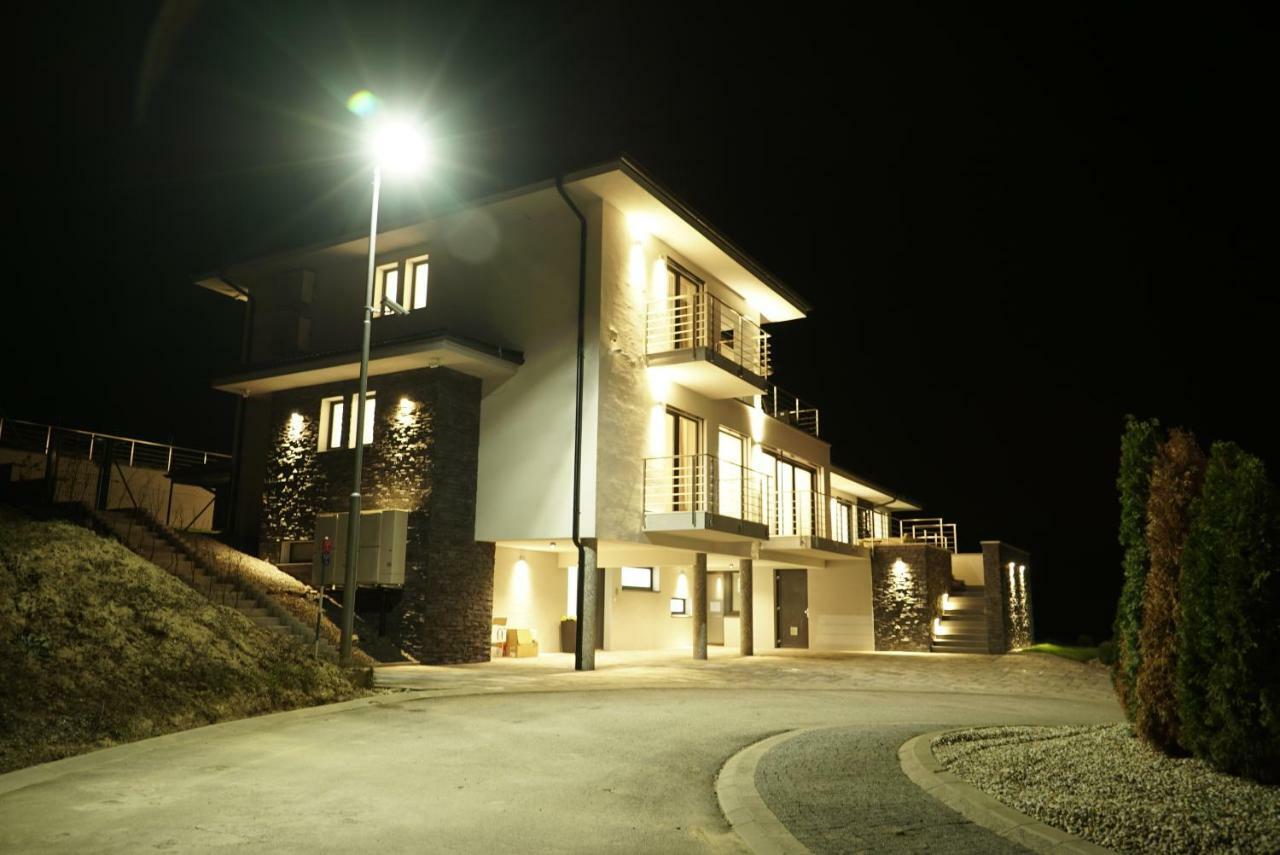 Luxury Villa Moravany nad Vahom ภายนอก รูปภาพ